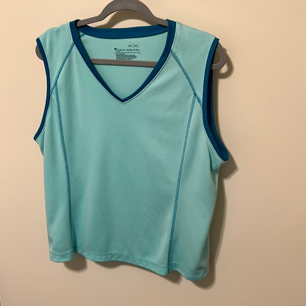 Tek Gear Women’s Workout Top / Size XL / 100% Polyester / Very Good Condition